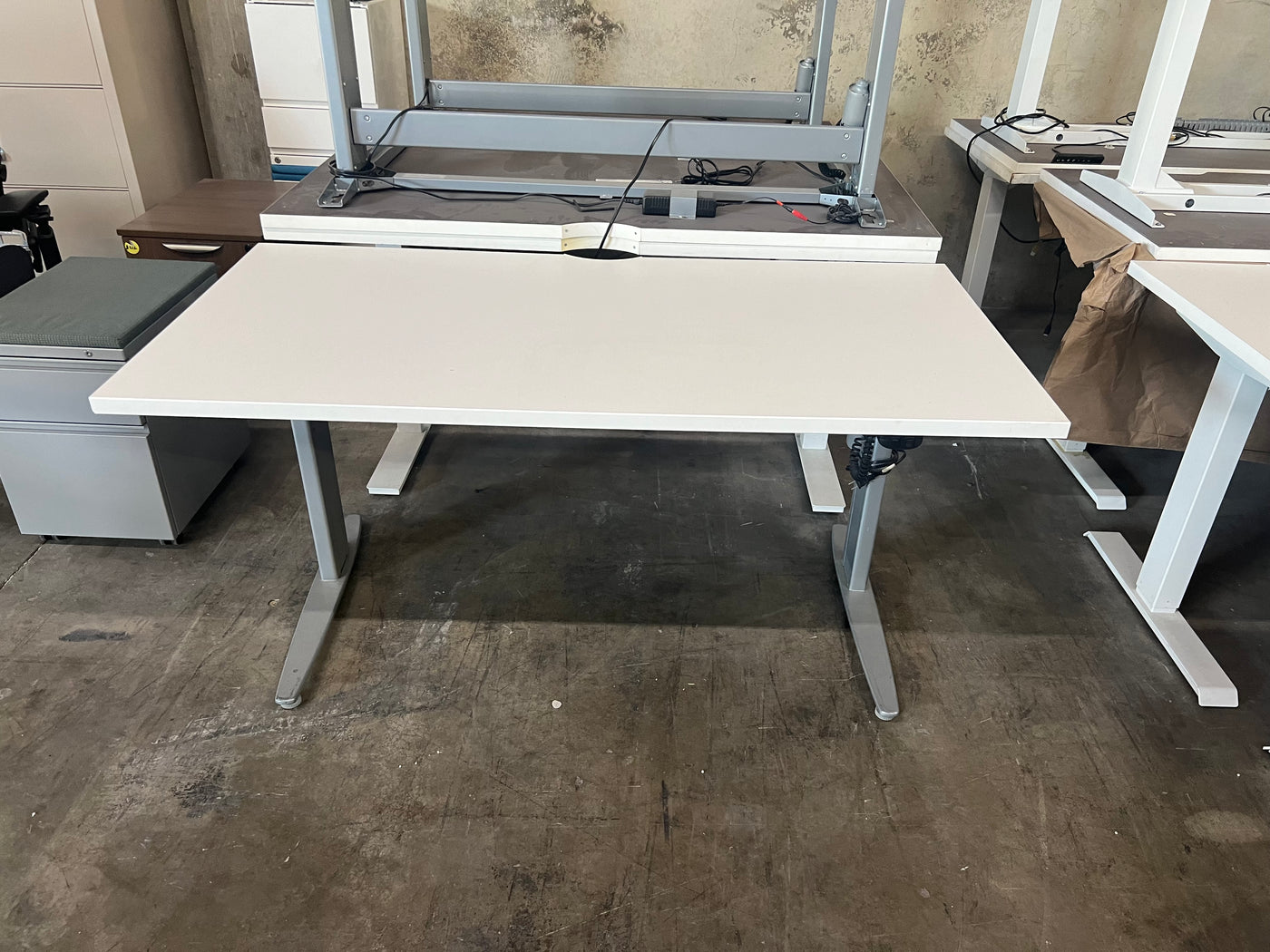 PRE OWNED HWIGHT ADJUSTABLE DESK 30 X 60 2 STAGE