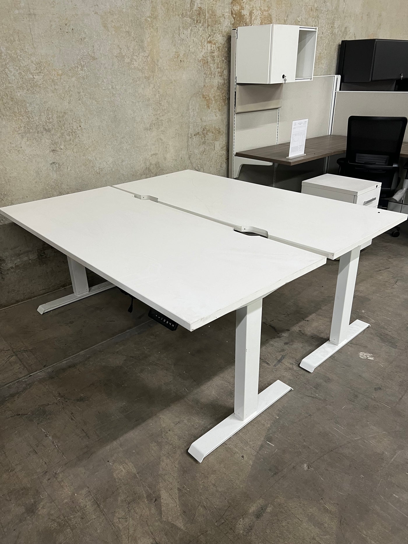 PRE OWNED WHITE ON WHITE HEIGHT ADJUSTABLE DESK