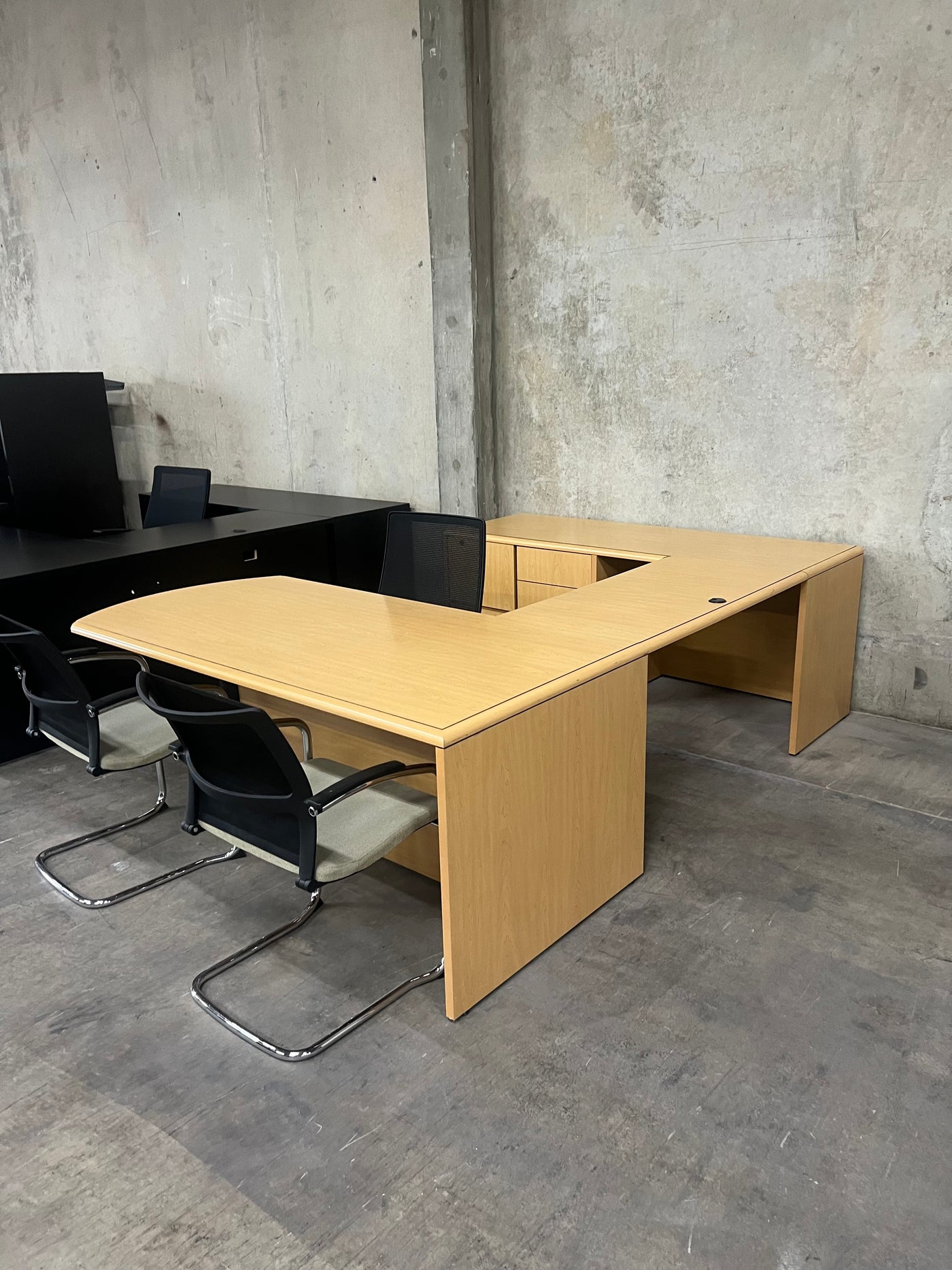 PRE OWNED U SHAPED DESK - MAPLE