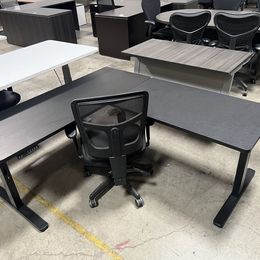 PRE-OWNED HEIGHT ADJUSTABLE BLACK L-SHAPED DESK