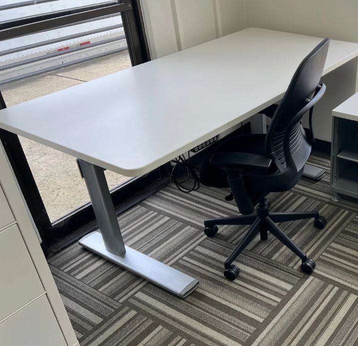 PRE-OWNED STEELCASE HEIGHT ADJUSTABLE DESK