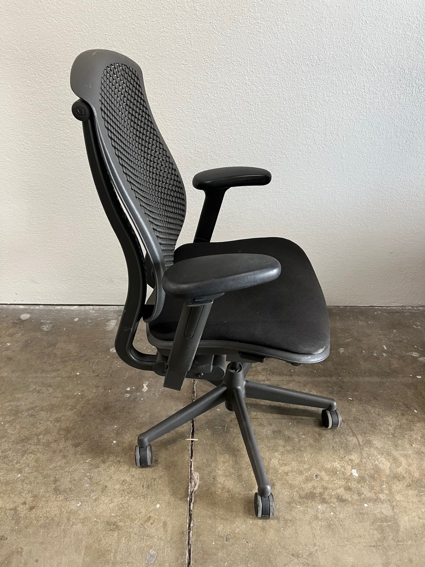 Pre owned Herman Miller Celle